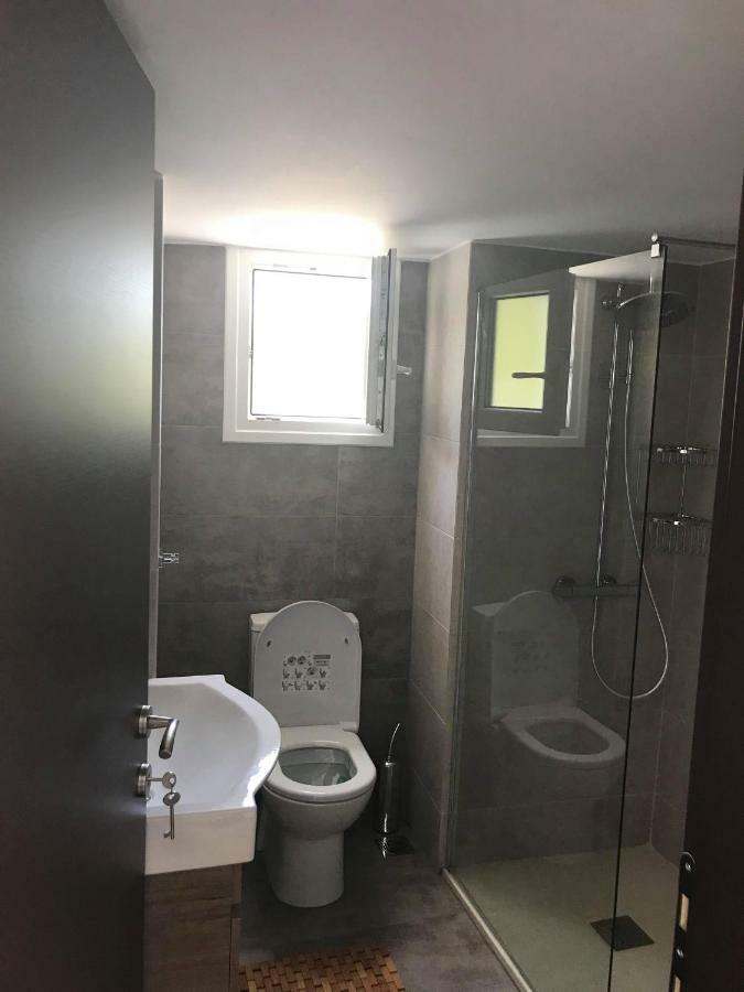 Blue Island Apartment Batsi  Bagian luar foto