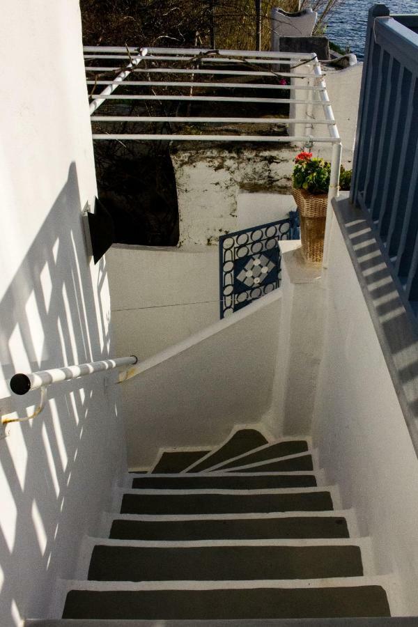 Blue Island Apartment Batsi  Bagian luar foto
