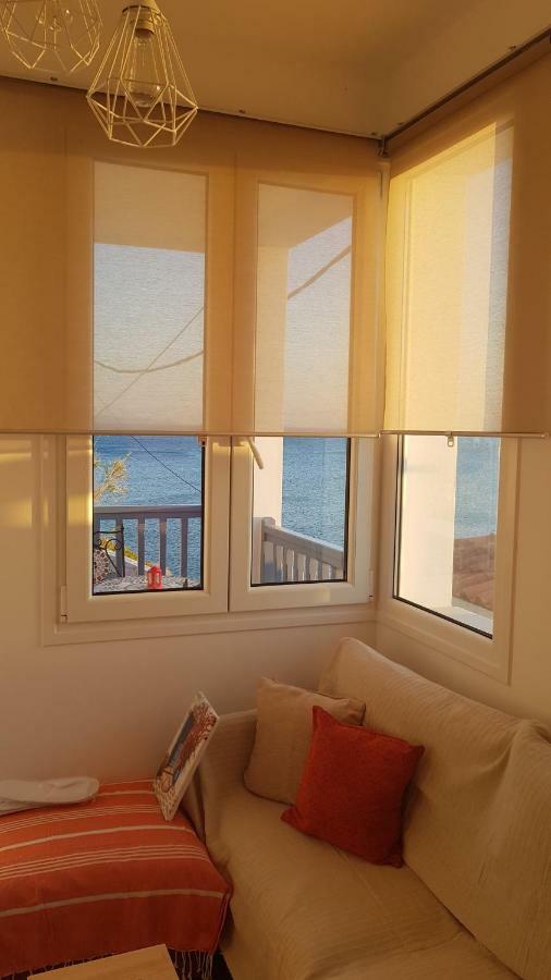 Blue Island Apartment Batsi  Bagian luar foto
