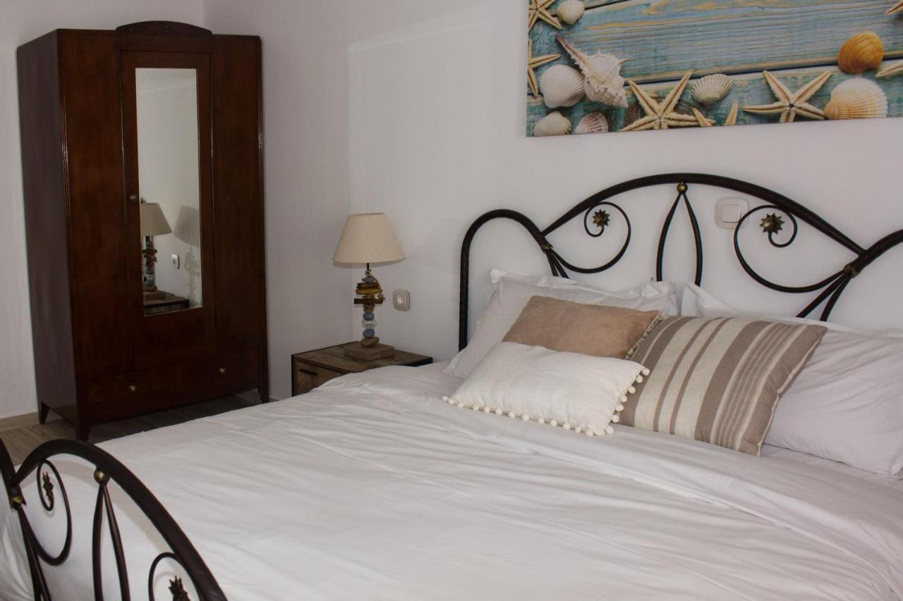 Blue Island Apartment Batsi  Bagian luar foto