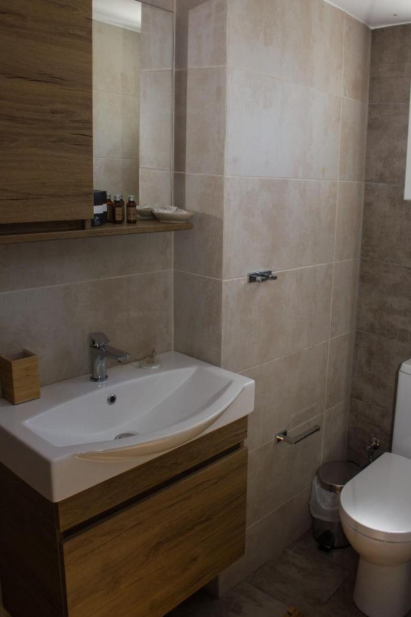 Blue Island Apartment Batsi  Bagian luar foto