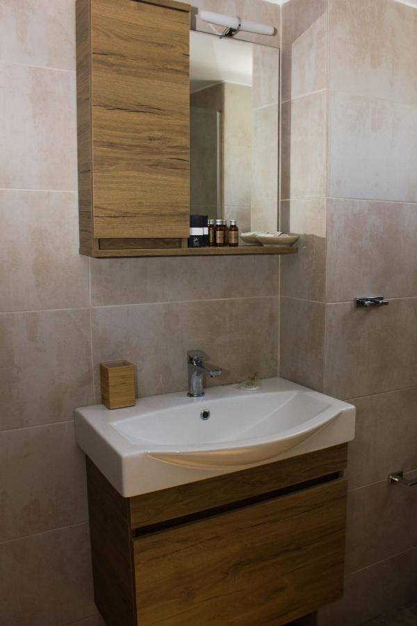 Blue Island Apartment Batsi  Bagian luar foto