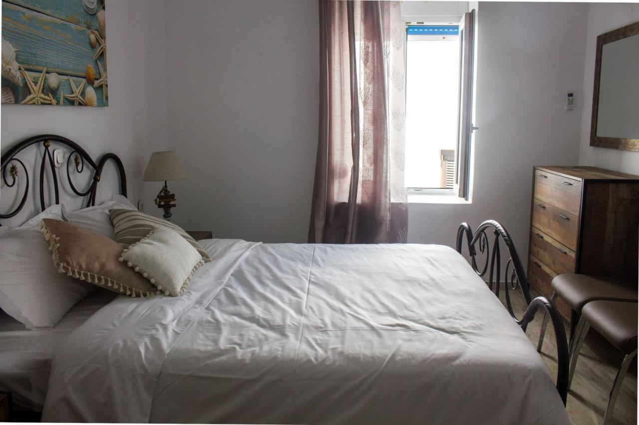 Blue Island Apartment Batsi  Bagian luar foto